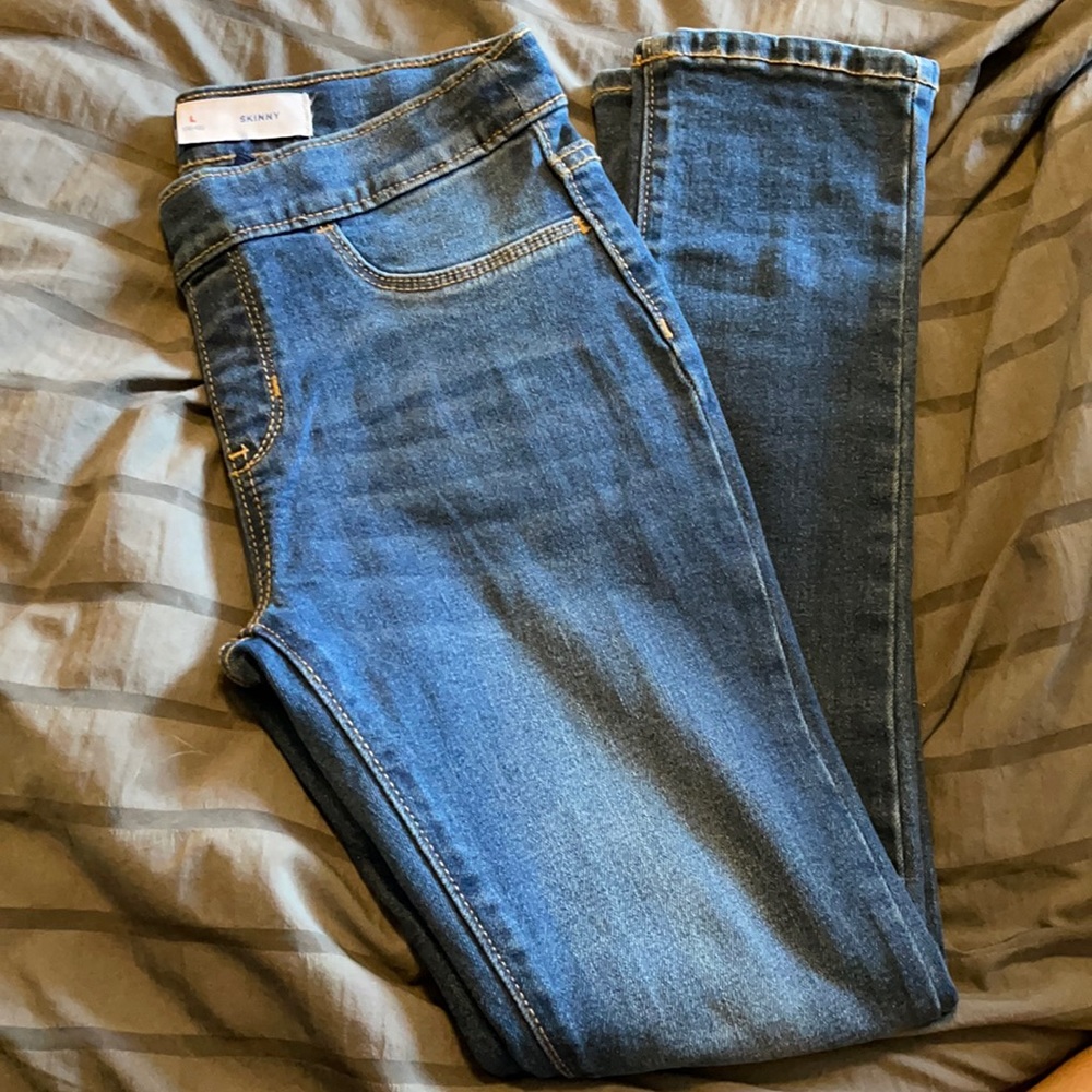 Old Navy skinny jeans, brand new never worn.